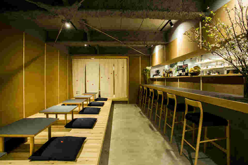 純和風のモダンな店内