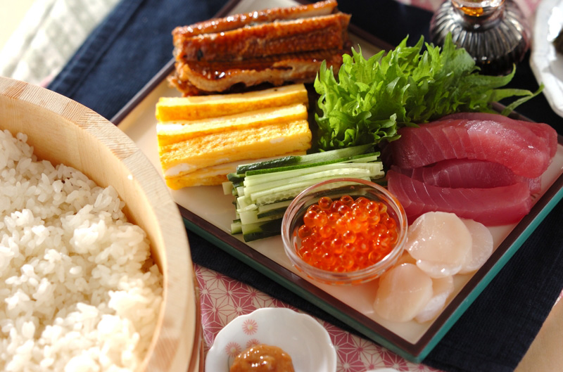 手巻き寿司のレシピを紹介！たまごの焼き方や海苔の切り方も！ お食事ウェブマガジン「グルメノート」