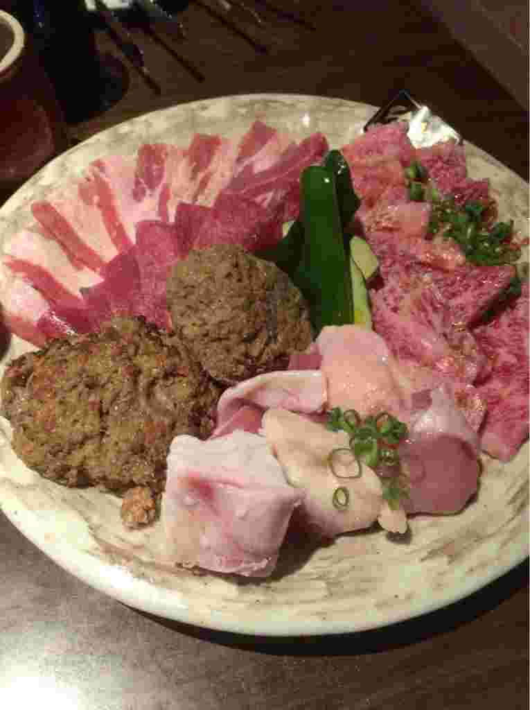 地元の食材の盛り合わせ