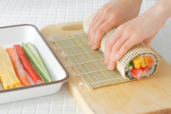 海苔巻きの作り方を解説！初めてでも簡単上手な巻き方も紹介！ | お食事ウェブマガジン「グルメノート」