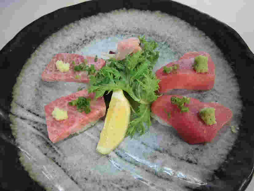わかまつダイニングの肉寿司4巻
