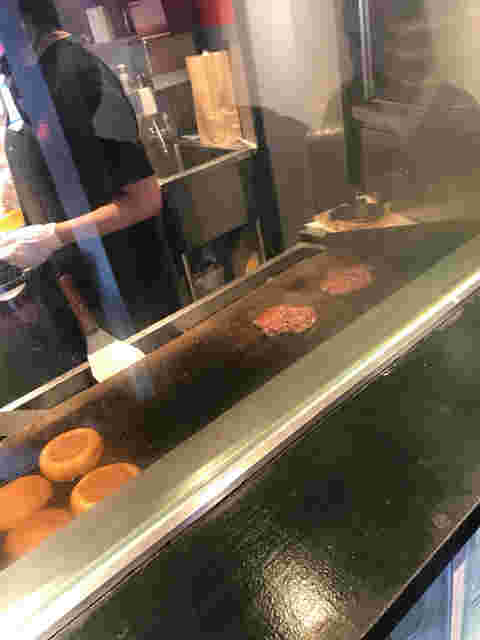 ヘンリーズバーガーの鉄板