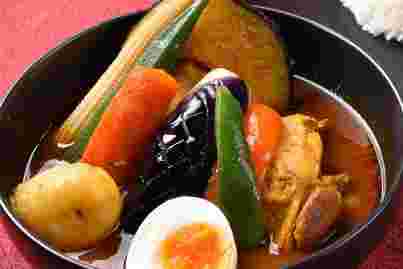 色々な具材が入ったスープカレー