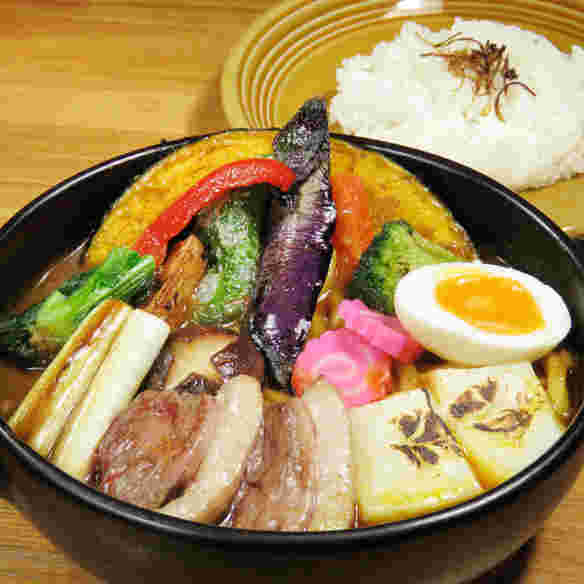 16種の野菜と豚角煮カレー