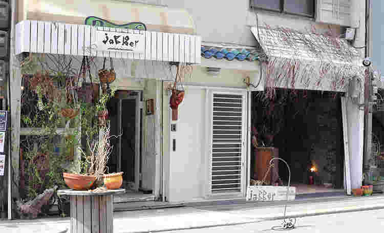 jaBBer(ジャバー)の店舗外観画像。一見古着屋には見えない店構えです。