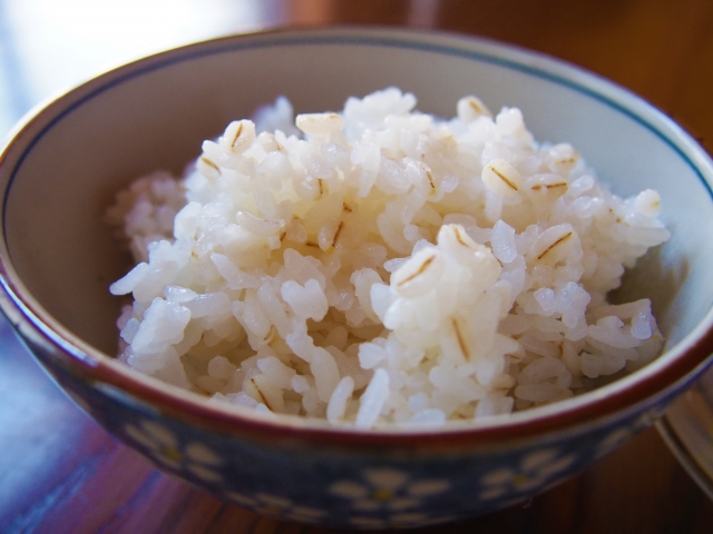 押し麦ご飯の飽きない食べ方!アレンジして栄養・効果を食事にプラス! | お食事ウェブマガジン「グルメノート」