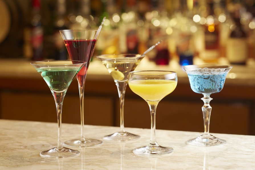 ジンのアルコール度数は？カロリーやカクテル別の度数を紹介！ | お食事ウェブマガジン「グルメノート」
