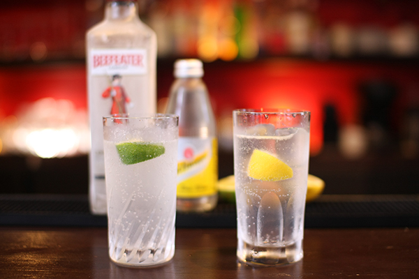 ジンのアルコール度数は？カロリーやカクテル別の度数を紹介！ | お食事ウェブマガジン「グルメノート」