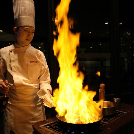 フランベの意味とは？IHでのフランベのやり方や香り付けのコツは？ | お食事ウェブマガジン「グルメノート」