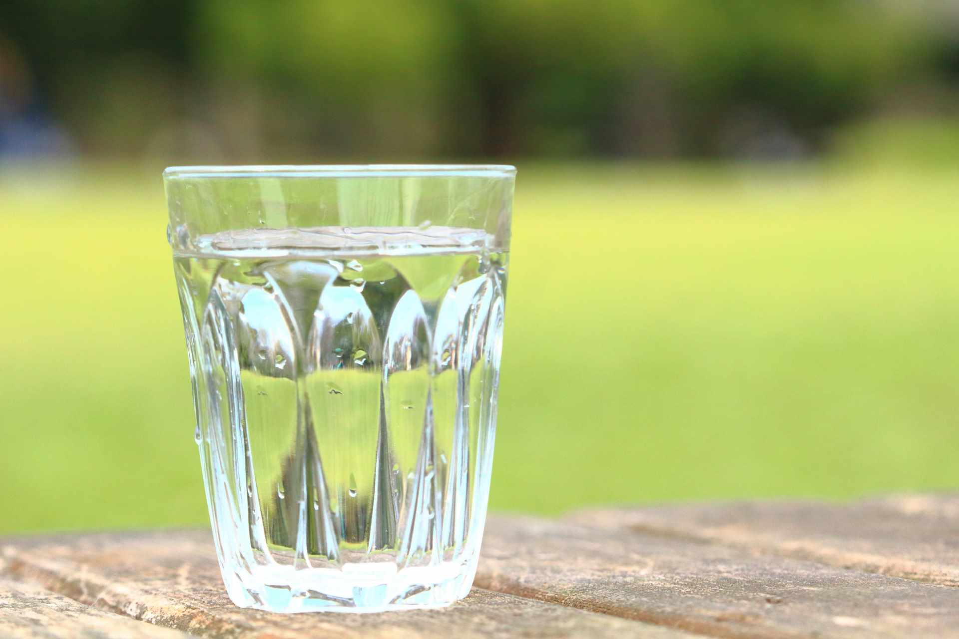 水が腐る理由とは？ペットボトルの賞味期限と保存方法を解説！ お食事ウェブマガジン「グルメノート」