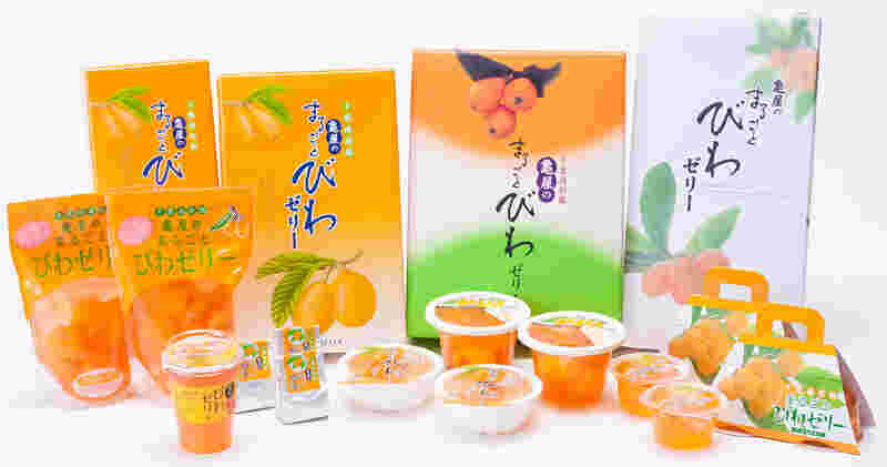 手軽なカップからご進物まで各種取り揃えられたまるごとびわゼリー