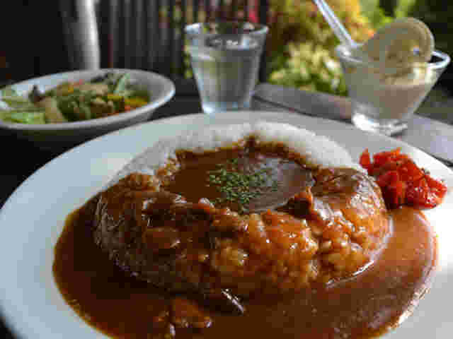 枇杷倶楽部カフェの房州産びわカレー