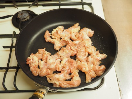 せせりは鶏肉のどの部位？カロリーや食べ方・レシピも紹介 | お食事ウェブマガジン「グルメノート」