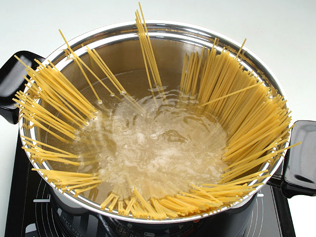 「湯がく」と「茹でる」の違い!湯がく方法/意味や似た表現など | お食事ウェブマガジン「グルメノート」