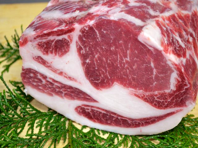 イノシシ肉(ジビエ)の美味しい食べ方とレシピ！下処理の方法は？ | お食事ウェブマガジン「グルメノート」