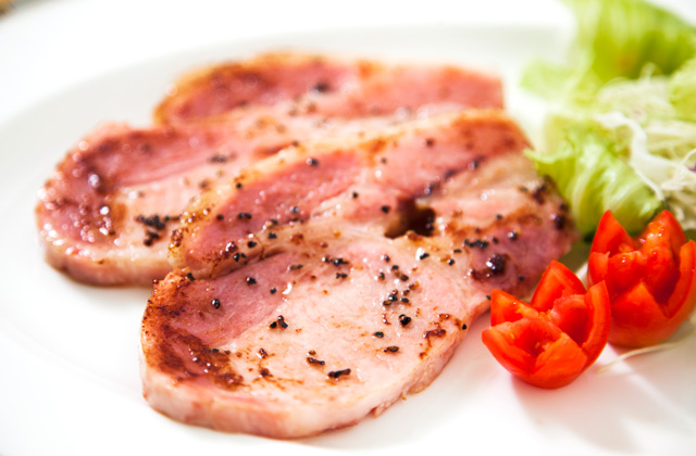 ボンレスハムとロースハムの違いとは？カロリーや肉の種類が違う？ | お食事ウェブマガジン「グルメノート」