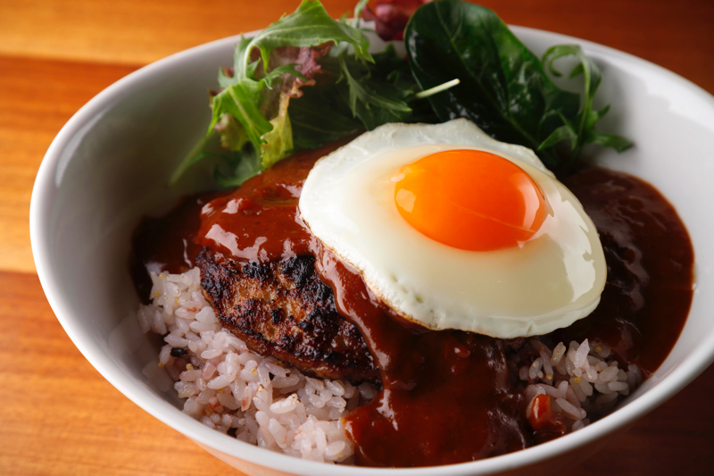 ロコモコの意味や語源とは?ハワイ名物「ロコモコ丼」のレシピも | お食事ウェブマガジン「グルメノート」