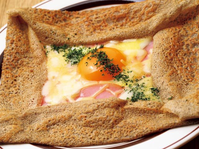 ガレットの意味とは?クレープと違う?由来や材料のそば粉から違いを紹介 | お食事ウェブマガジン「グルメノート」