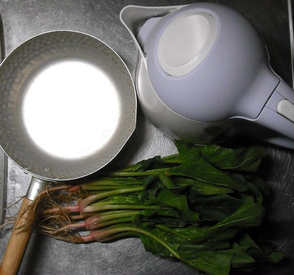 「湯通し」の意味とやり方!湯通しする目的や湯がく・茹でるとの違いは? | お食事ウェブマガジン「グルメノート」