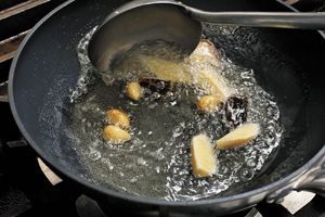「湯通し」の意味とやり方!湯通しする目的や湯がく・茹でるとの違いは? | お食事ウェブマガジン「グルメノート」
