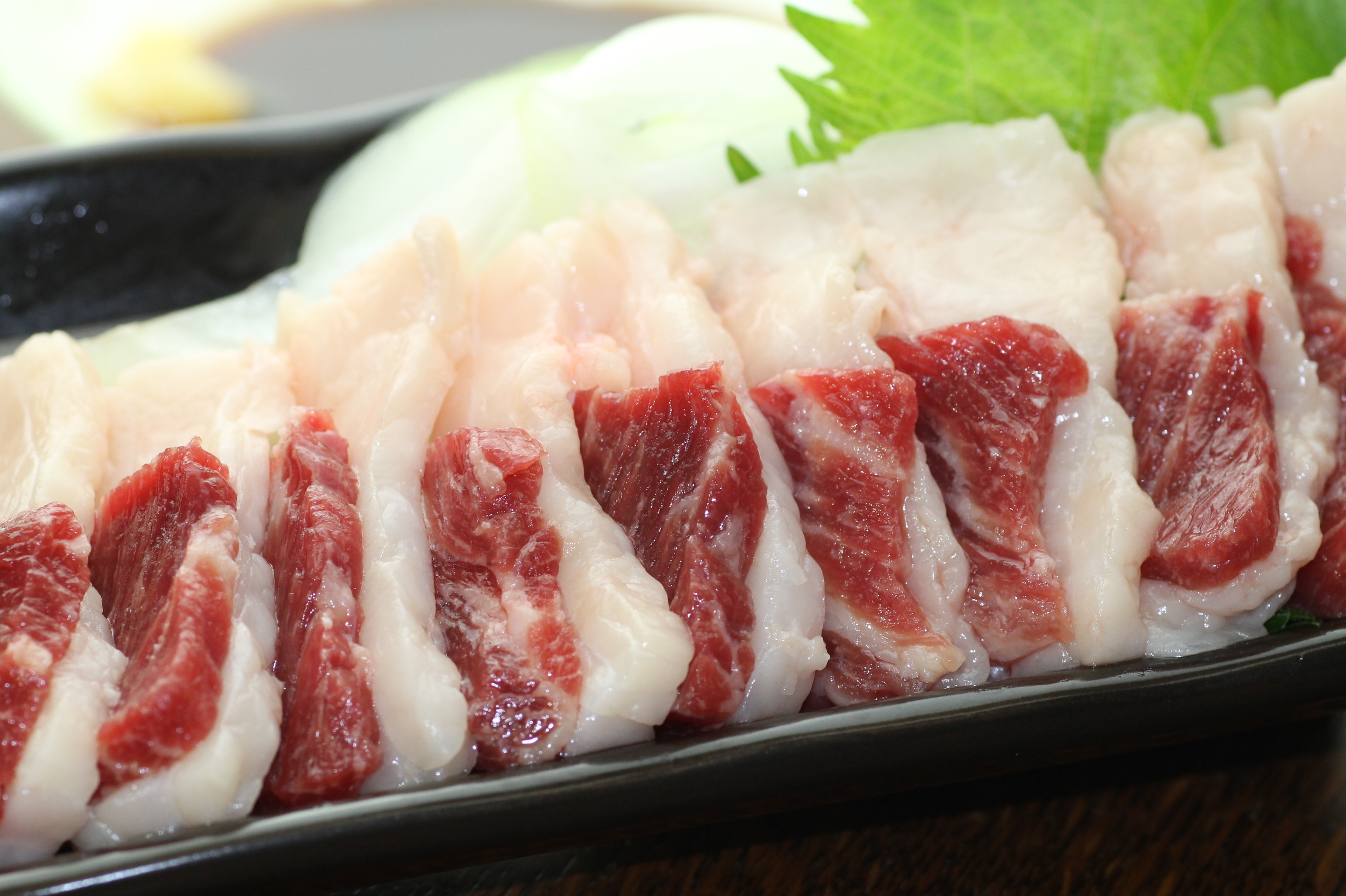 馬刺しのたてがみの味と食べ方!部位はどこ?生で食べても大丈夫? | お食事ウェブマガジン「グルメノート」