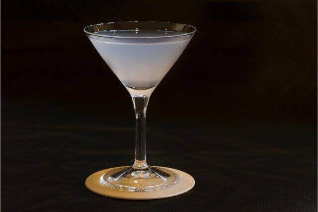 ホワイトロシアンカクテルのレシピ