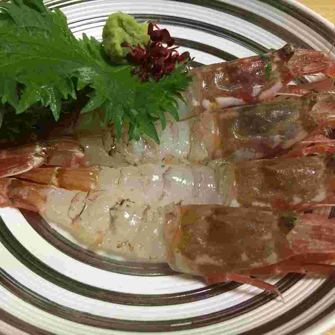 モサエビの刺し身