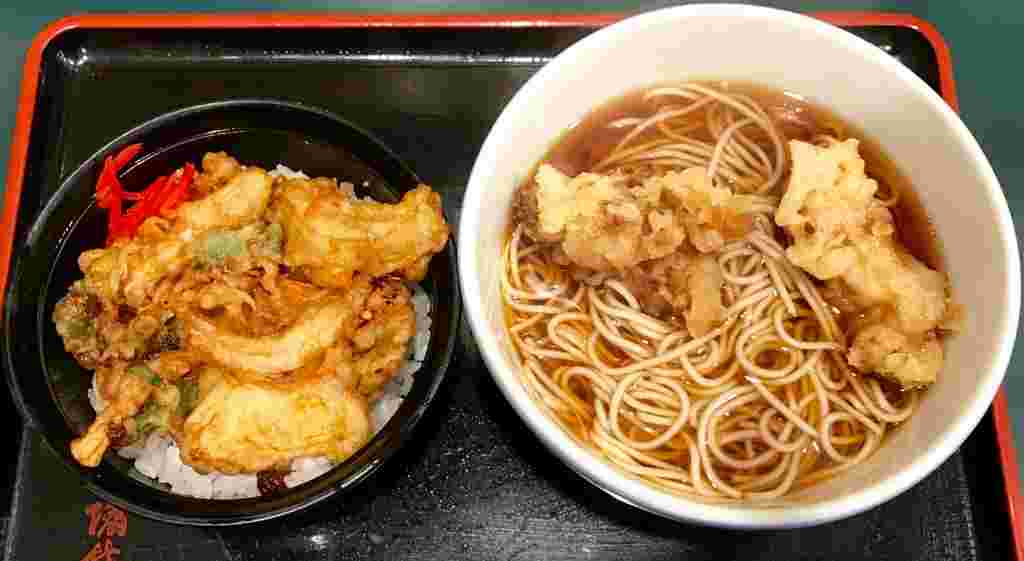 かき揚げ丼セットの写真