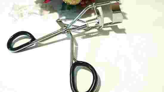 100均のビューラー10選 100均各社のビューラーの特徴を比較 お食事ウェブマガジン グルメノート