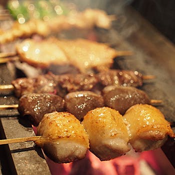 ソリレスは焼き鳥のどこの部位?鶏肉の希少部位「ソリレス」 を徹底解説 | お食事ウェブマガジン「グルメノート」