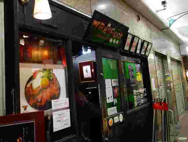 三宮に在るレッドロック 三宮東店の外観