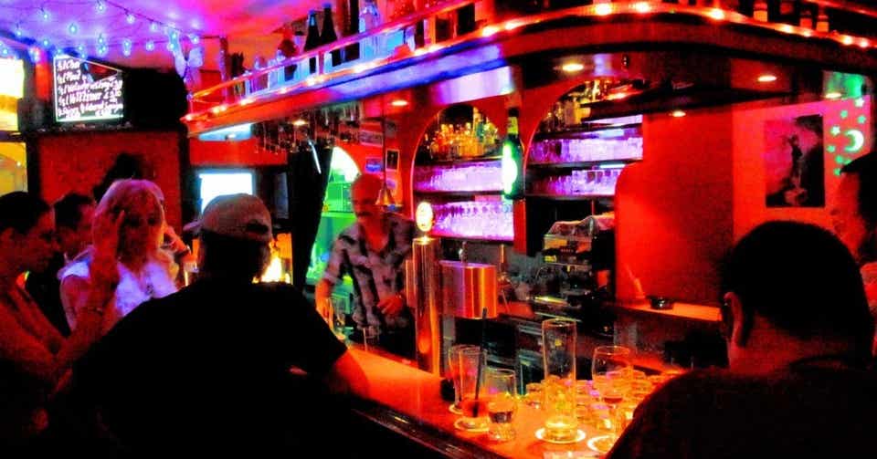 新橋のゲイバーのおすすめ人気店は?新宿二丁目との違いを徹底比較 お食事ウェブマガジン「グルメノート」 新橋のゲイバーのおすすめ人気店は?新宿二丁目との違いを徹底比較 お食事ウェブマガジン「グルメノート」