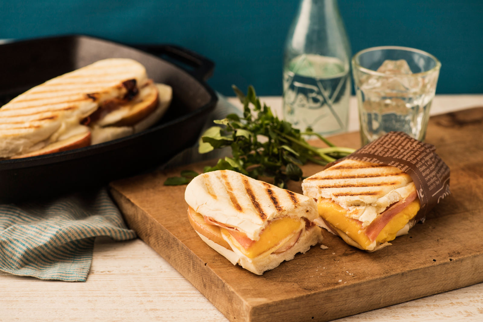 ポーランドソーセージとライ麦パンのパニーニ レシピ