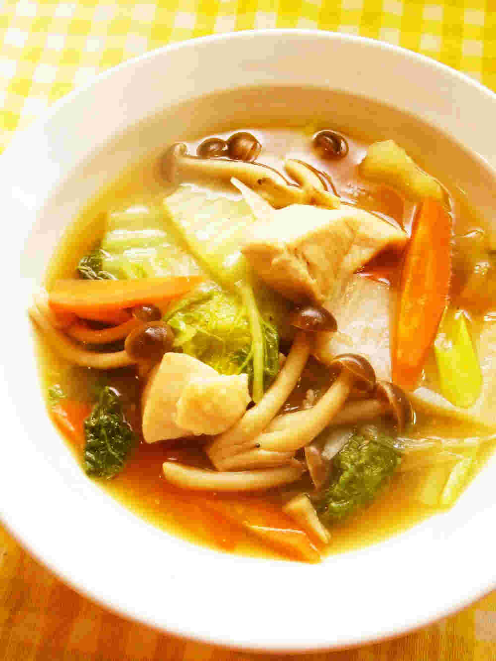 鶏肉ときのこの中華スープ
