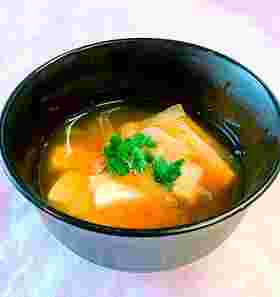 ベーコンと豆腐とパセリの味噌汁