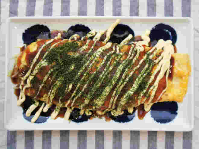 もやしなどの野菜と納豆を入れたとん平焼き