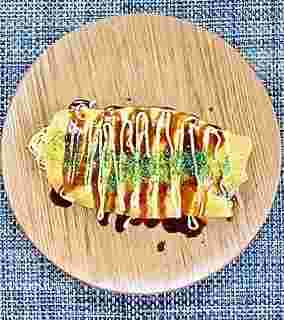 もやしと焼きそばが入ったとん平焼き