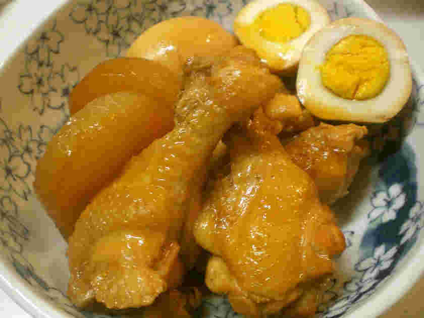 そぼろ丼の献立に合う手羽元と大根と卵の煮物