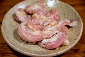 せせりは鶏肉のどの部位？カロリーや食べ方・レシピも紹介 | お食事ウェブマガジン「グルメノート」