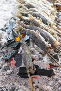 鮎の食べ方にマナーがある 塩焼きをきれいに食べる方法とは お食事ウェブマガジン グルメノート