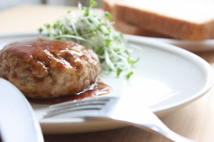 ハンバーグが生焼けにならない焼き方 リメイクレシピや食べた時の対処は お食事ウェブマガジン グルメノート
