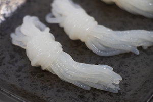 しらたきの栄養と効果効能まとめ カロリーは 糸こんにゃくとの違いも お食事ウェブマガジン グルメノート