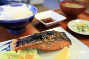 焼き魚の献立に合うおすすめおかずまとめ バランスの良さもバッチリ お食事ウェブマガジン グルメノート