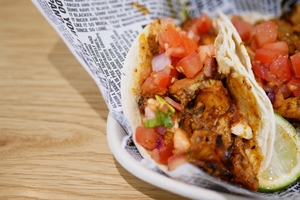 より健康的な7層タコスディップのレシピ