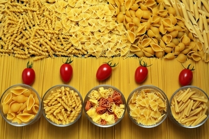 揚げパスタはおつまみにぴったり 基本の作り方や味付けのアレンジ法も お食事ウェブマガジン グルメノート