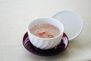 お祝い事で用いられる 桜茶 の入れ方は 正しい飲み方もチェック お食事ウェブマガジン グルメノート