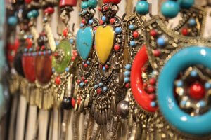 http://maxpixel.freegreatpicture.com/Ornaments-Traditional-Beads-Necklaces-Fashion-949631