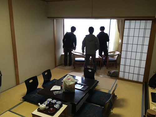 内弁慶の意味とは 内弁慶になってしまう原因や心理的特徴 治す方法 女性がキラキラ輝くために役立つ情報メディア 内弁慶の意味とは 内弁慶になってしまう原因や心理的特徴 治す方法 女性がキラキラ輝くために役立つ情報メディア
