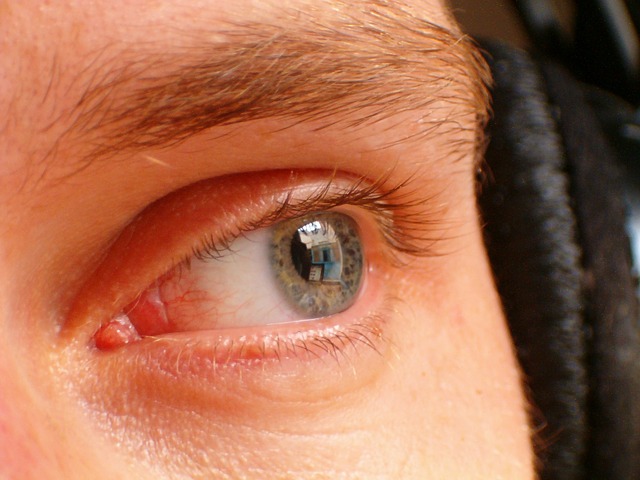 眉毛が濃い 太い男性はモテる 細眉メンズになるには 女性がキラキラ輝くために役立つ情報メディア