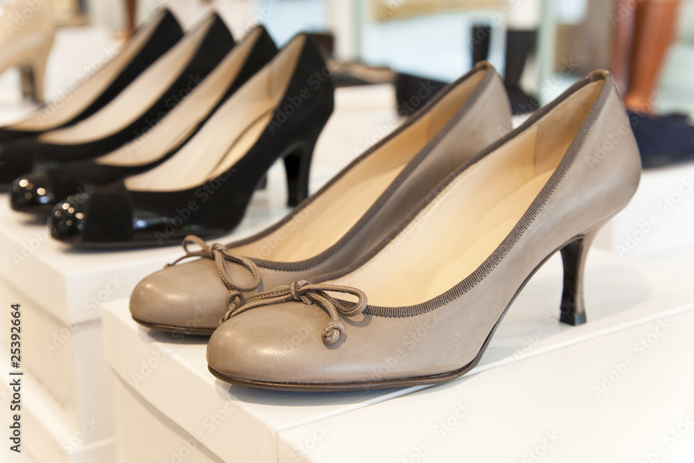 【業歴30年以上/NetCash1億円程度】国内自社工場有する婦人靴製造・販売業